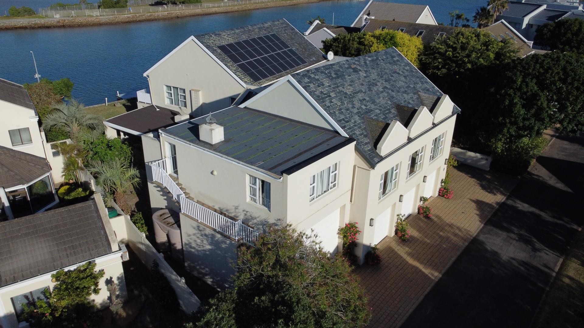 Prestigious Home, Private Jetty, Apartment and Solar Power