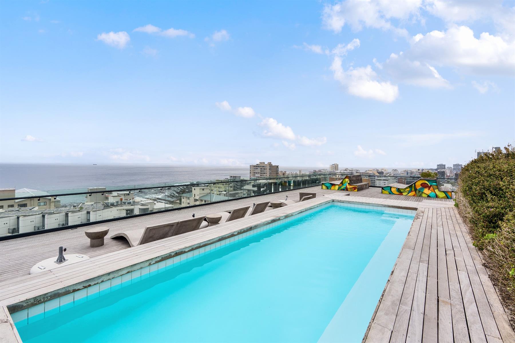 Stylish apartment with Parking in Amenity-Rich Sea Point Building / Station House