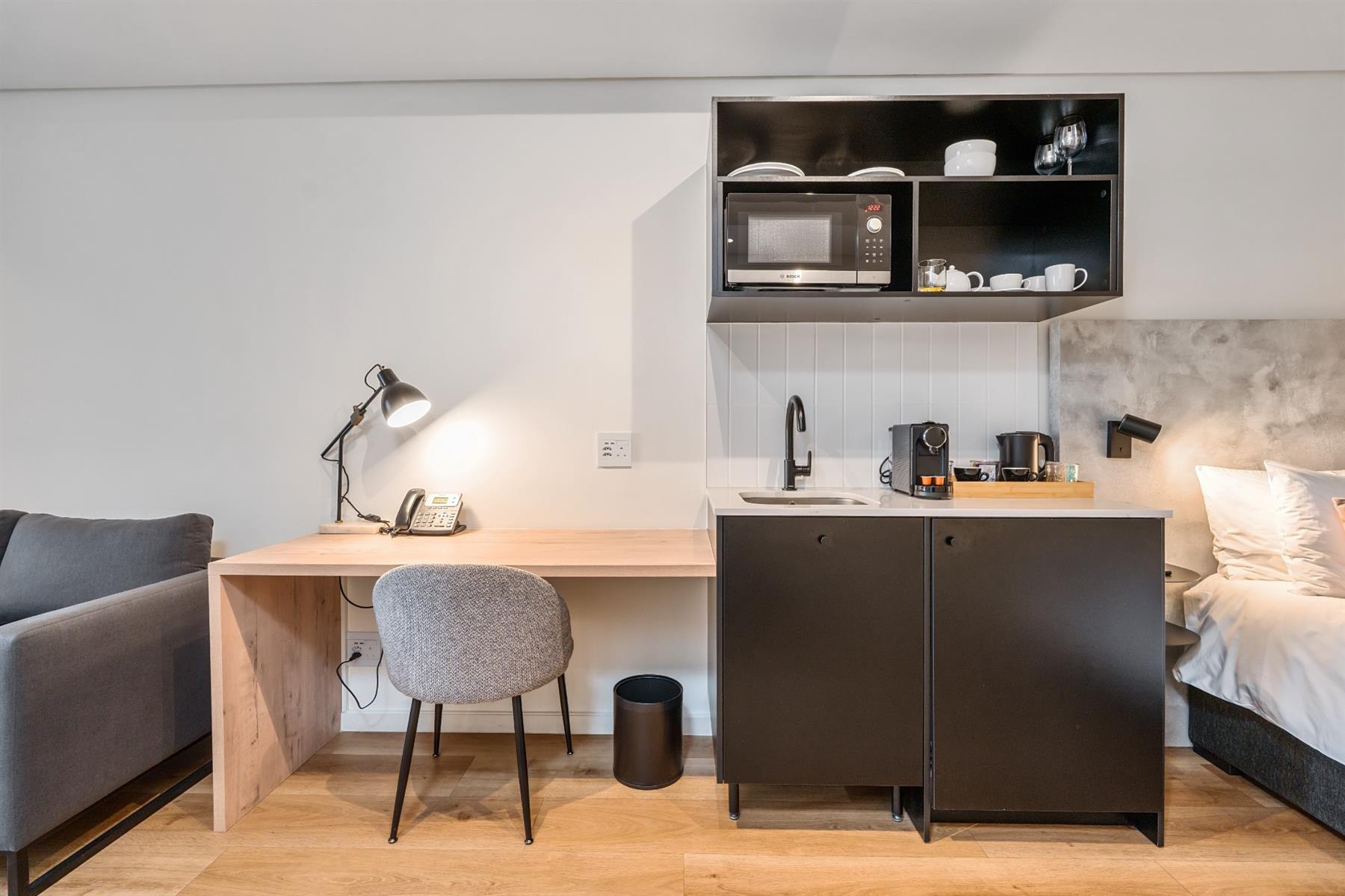 Stylish apartment with Parking in Amenity-Rich Sea Point Building / Station House