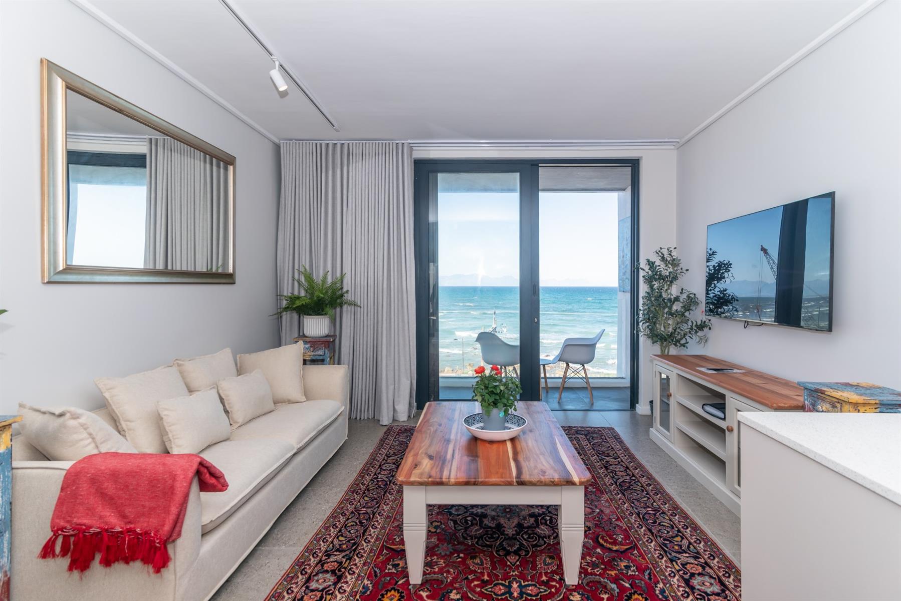 Fully furnished luxury Apartment to rent in Muizenberg Cape Town
