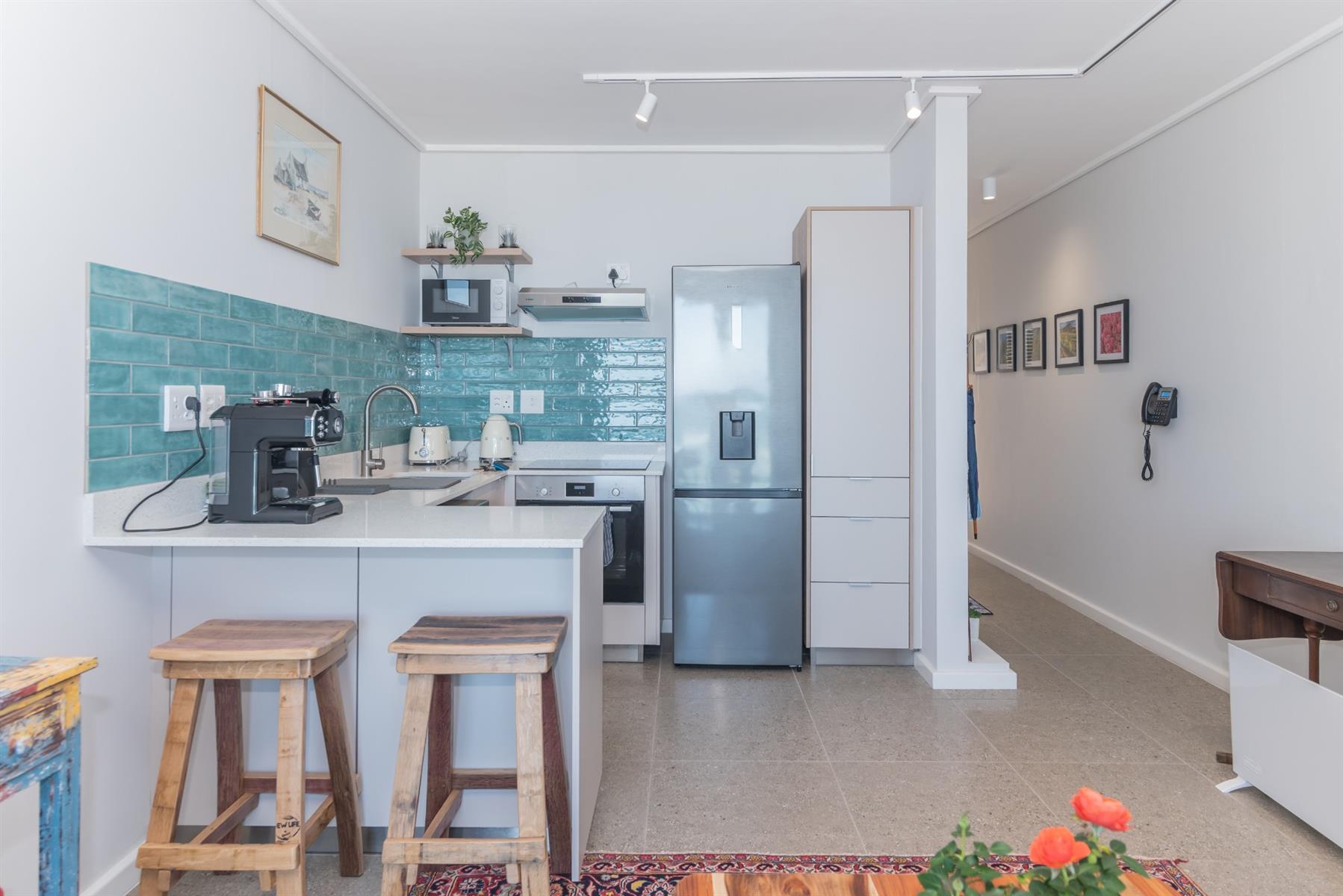 Fully furnished luxury Apartment to rent in Muizenberg Cape Town