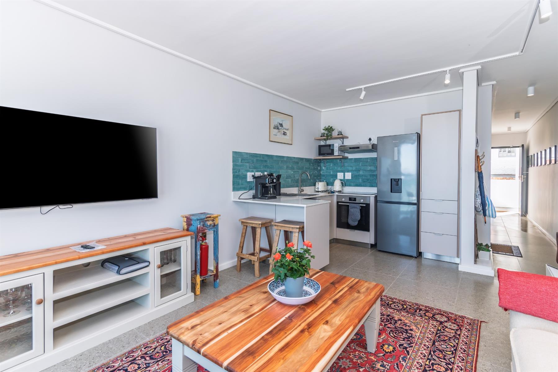 Fully furnished luxury Apartment to rent in Muizenberg Cape Town