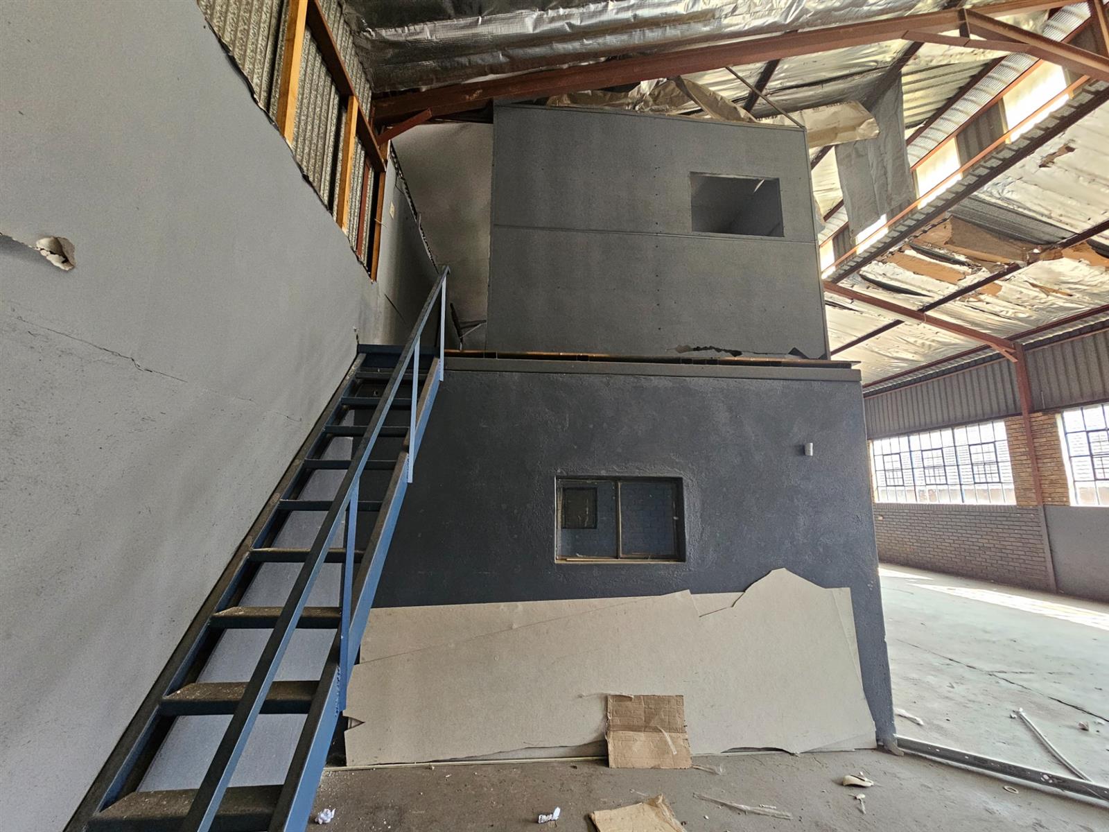 Warehouse in Rocky drift, White River