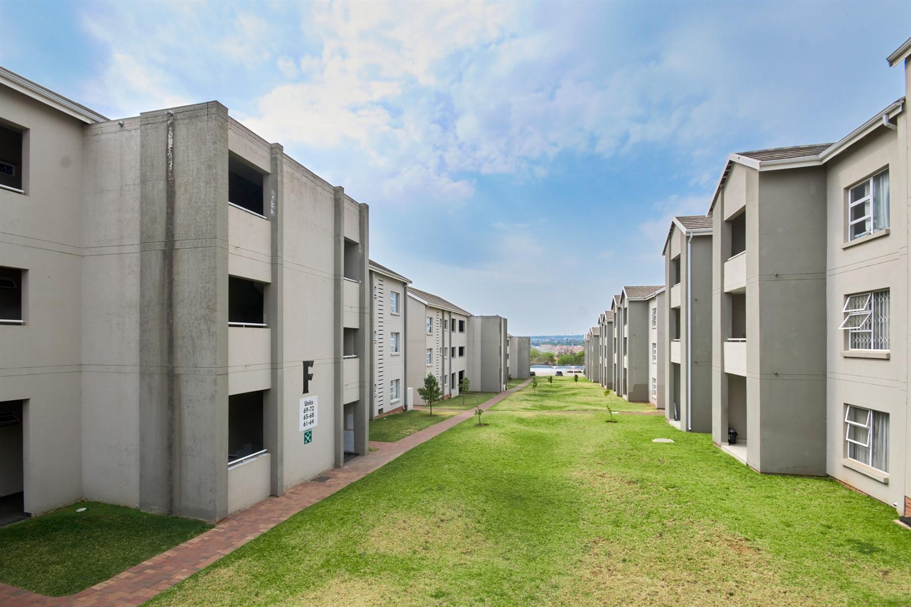 Apartment for sale in Blue Hills, Midrand, 89 m²