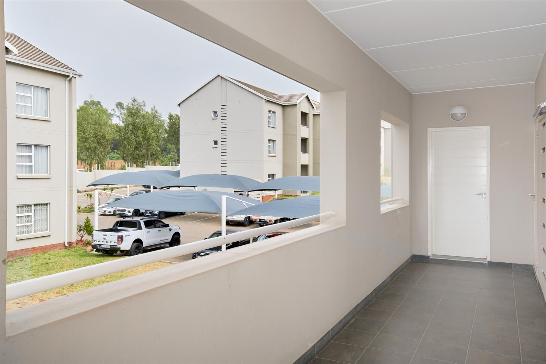 Apartment for sale in Blue Hills, Midrand, 89 m²