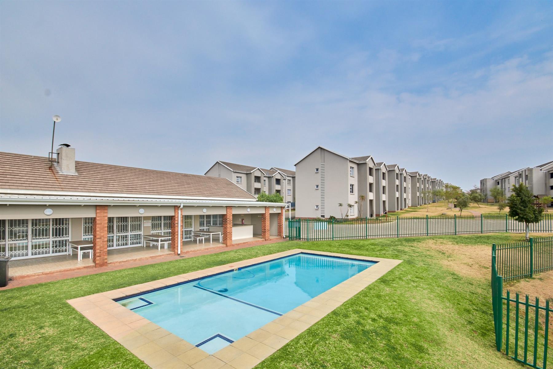 Apartment for sale in Blue Hills, Midrand, 89 m²