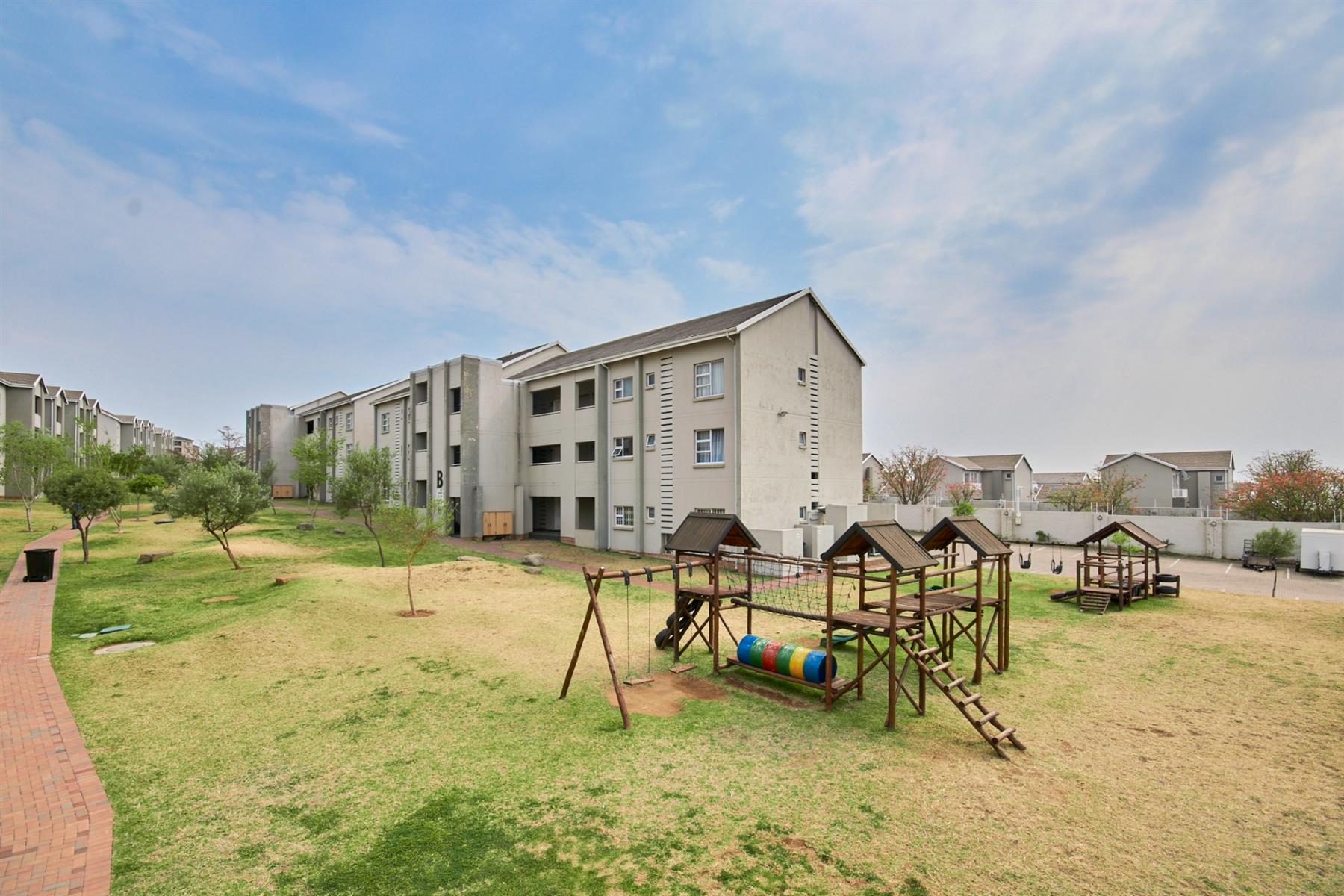 Apartment for sale in Blue Hills, Midrand, 89 m²