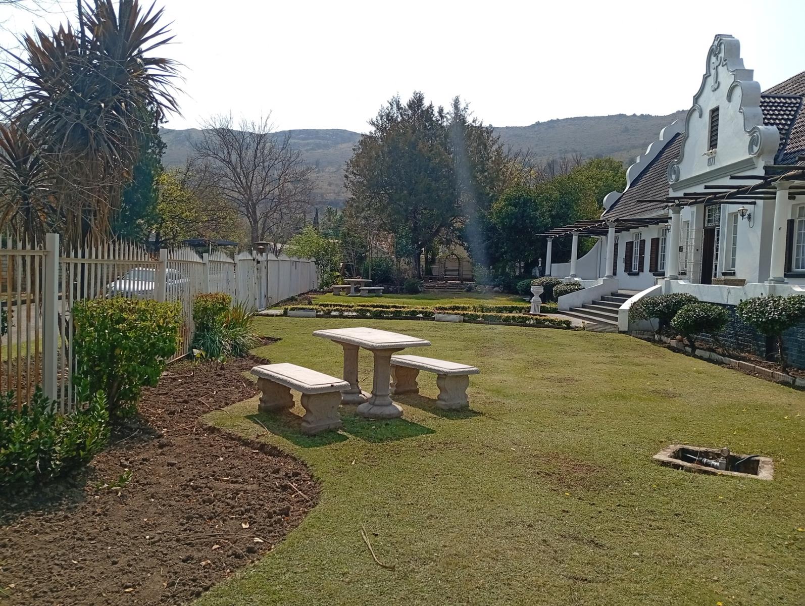 Spacious 5 Bedroom Cape Dutch Style Home in Balmoral, Top Town - Ideal for Large Families