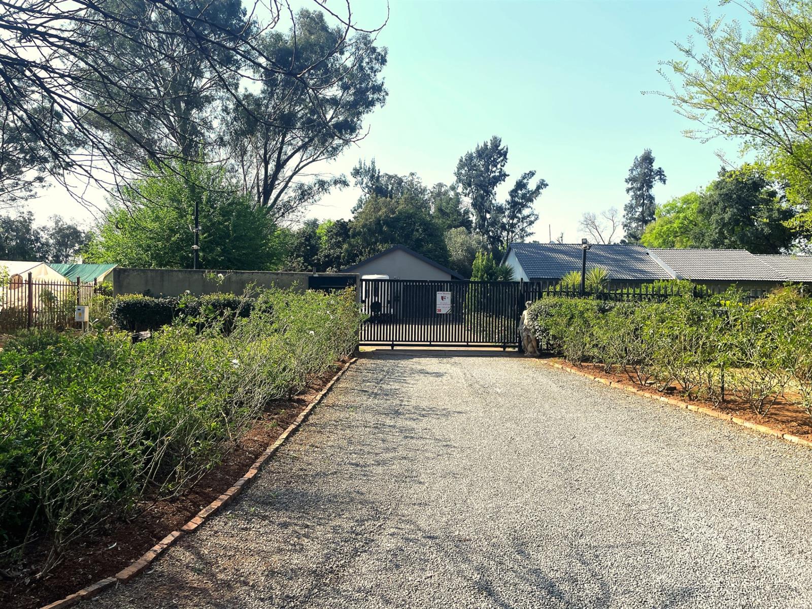 Four Bedroom House Plus Granny Flat For Sale in Henley on Klip