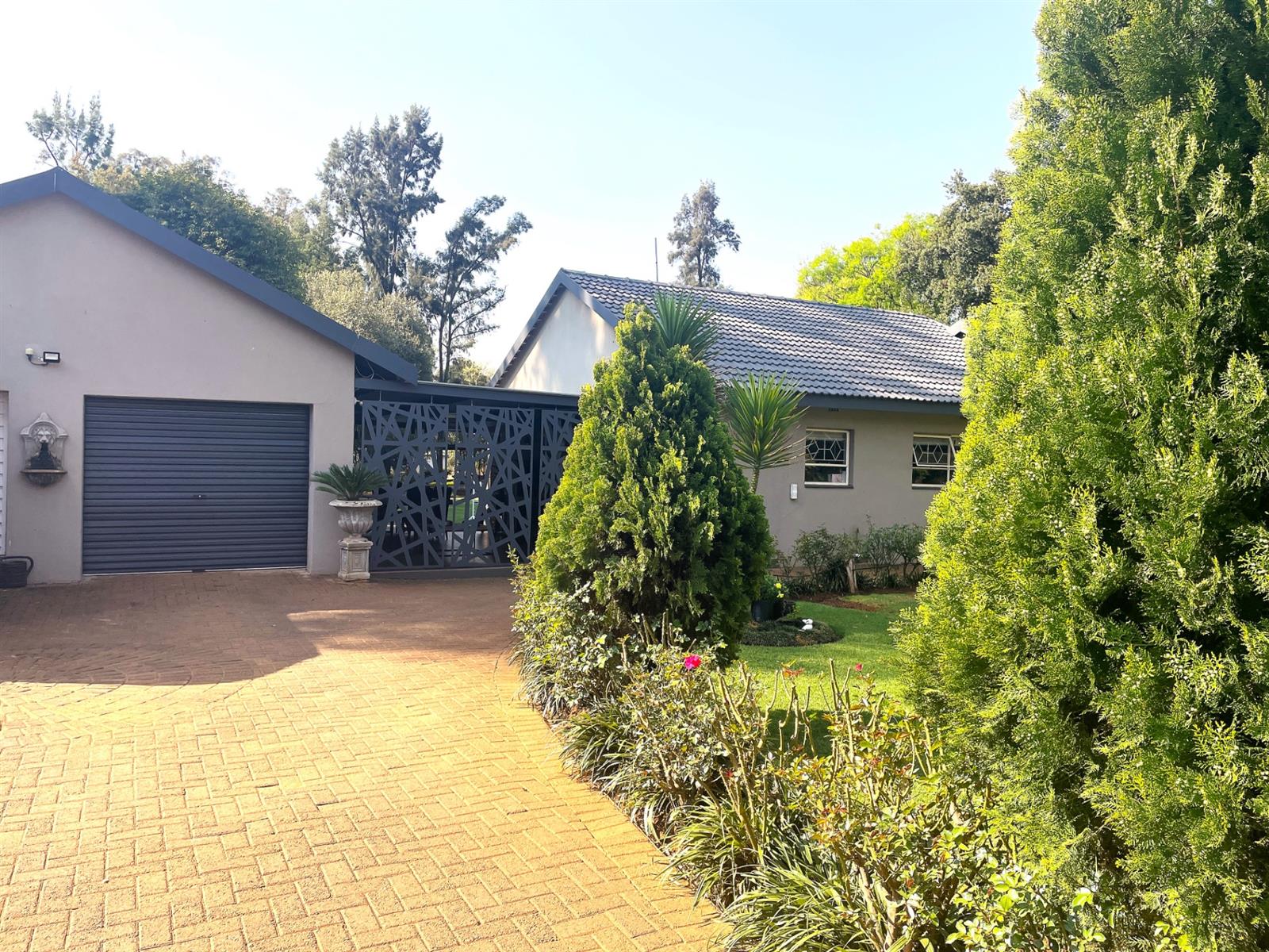 Four Bedroom House Plus Granny Flat For Sale in Henley on Klip