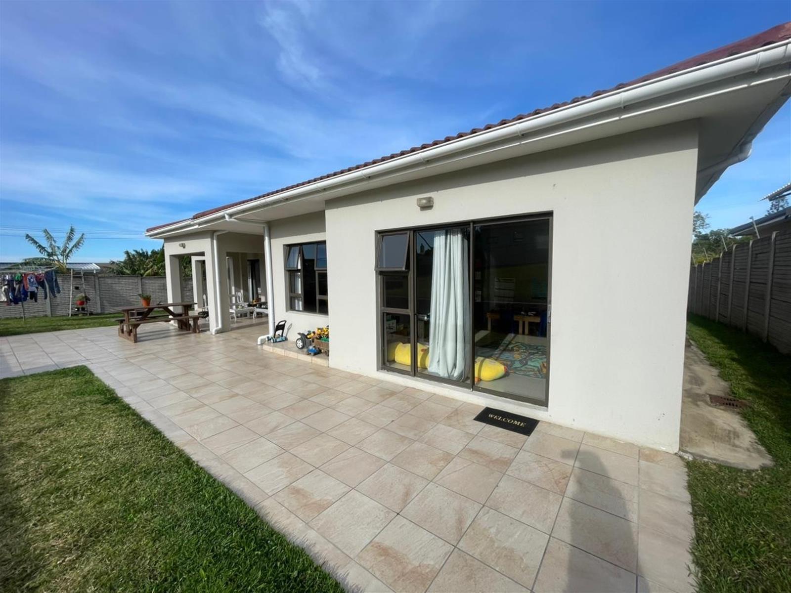 Modern 4-Bedroom Family Home in Sunrise on Sea
