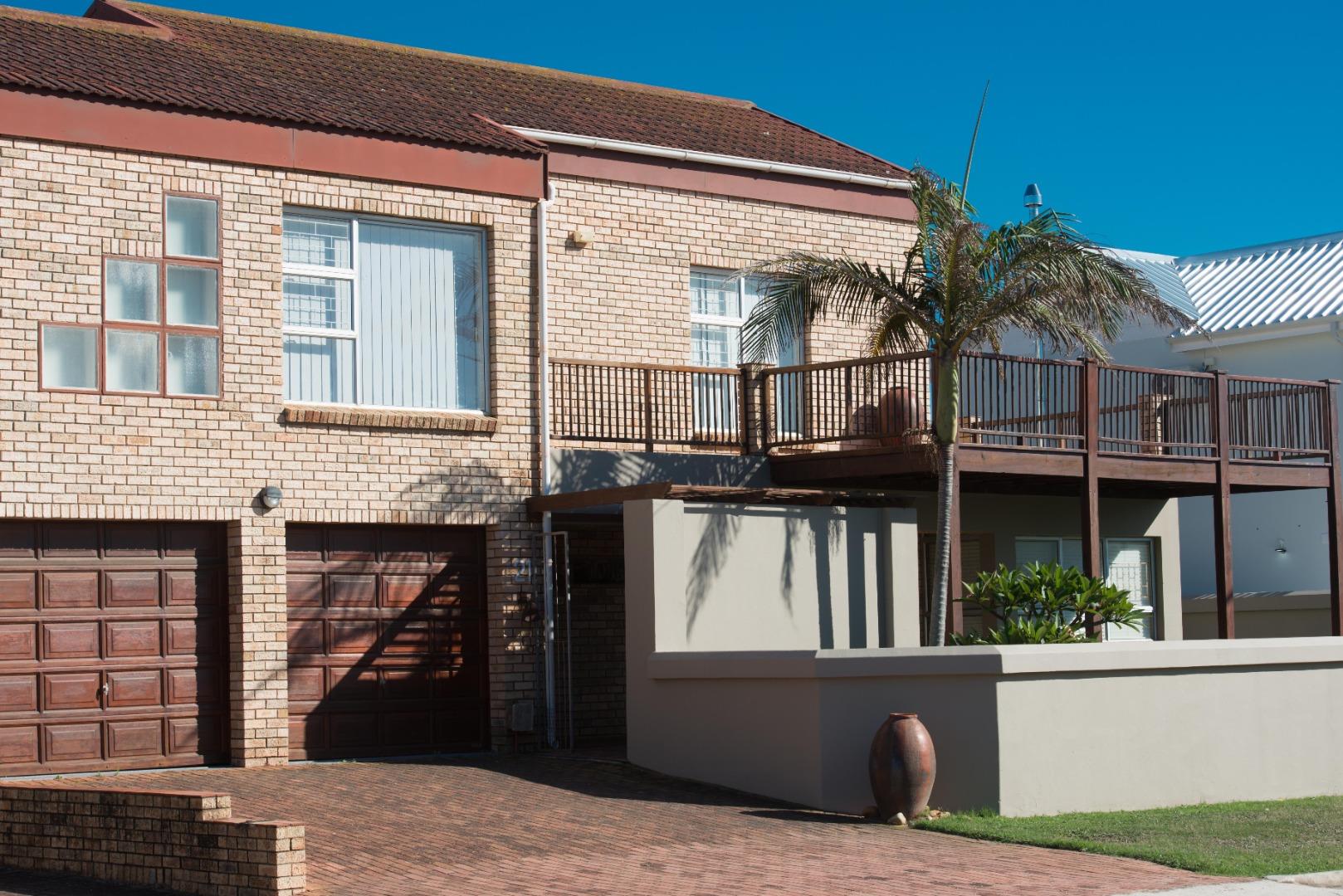 Luxury Beachfront Living 5 Bedroom Home in Jeffreys Bay Central