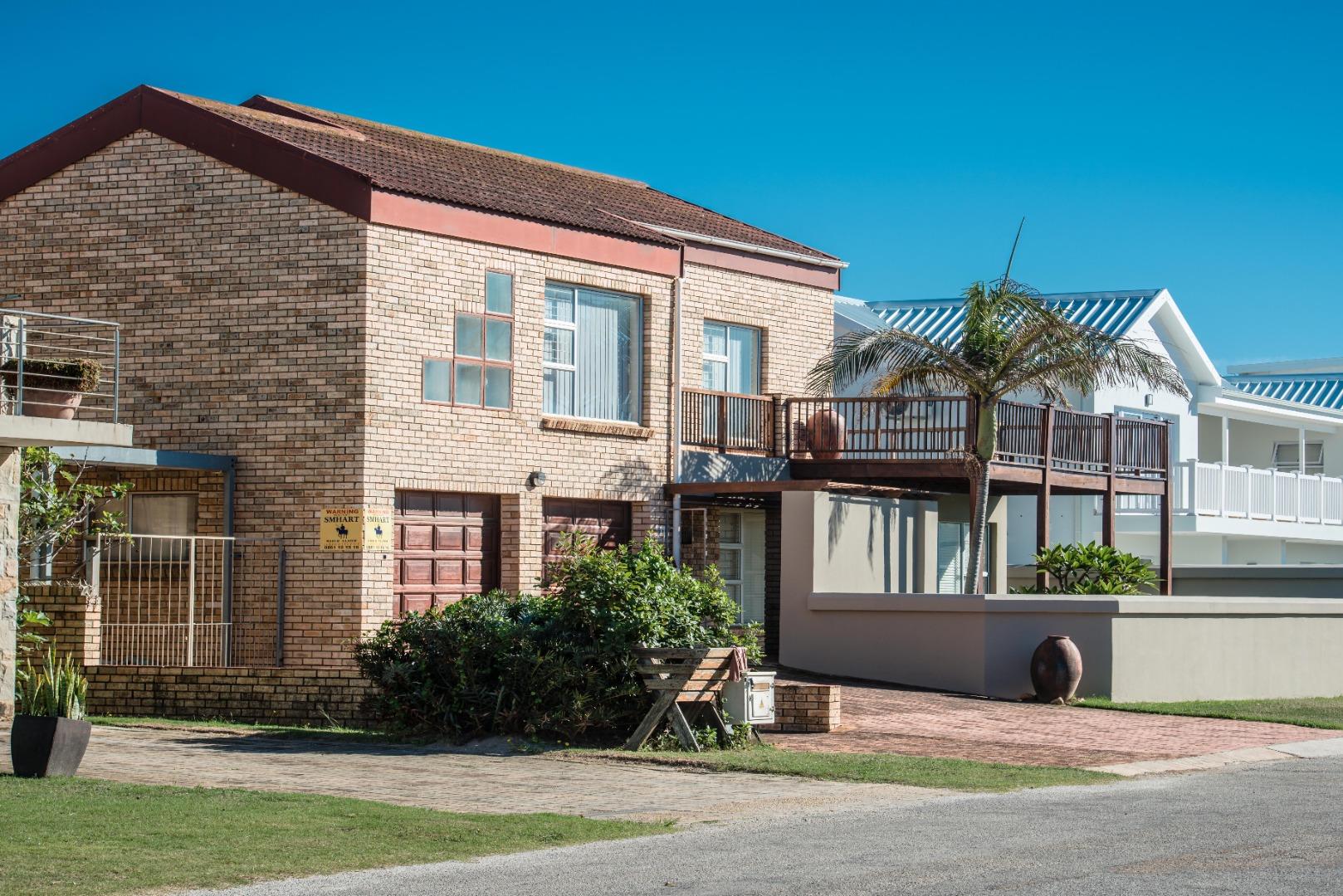 Luxury Beachfront Living 5 Bedroom Home in Jeffreys Bay Central