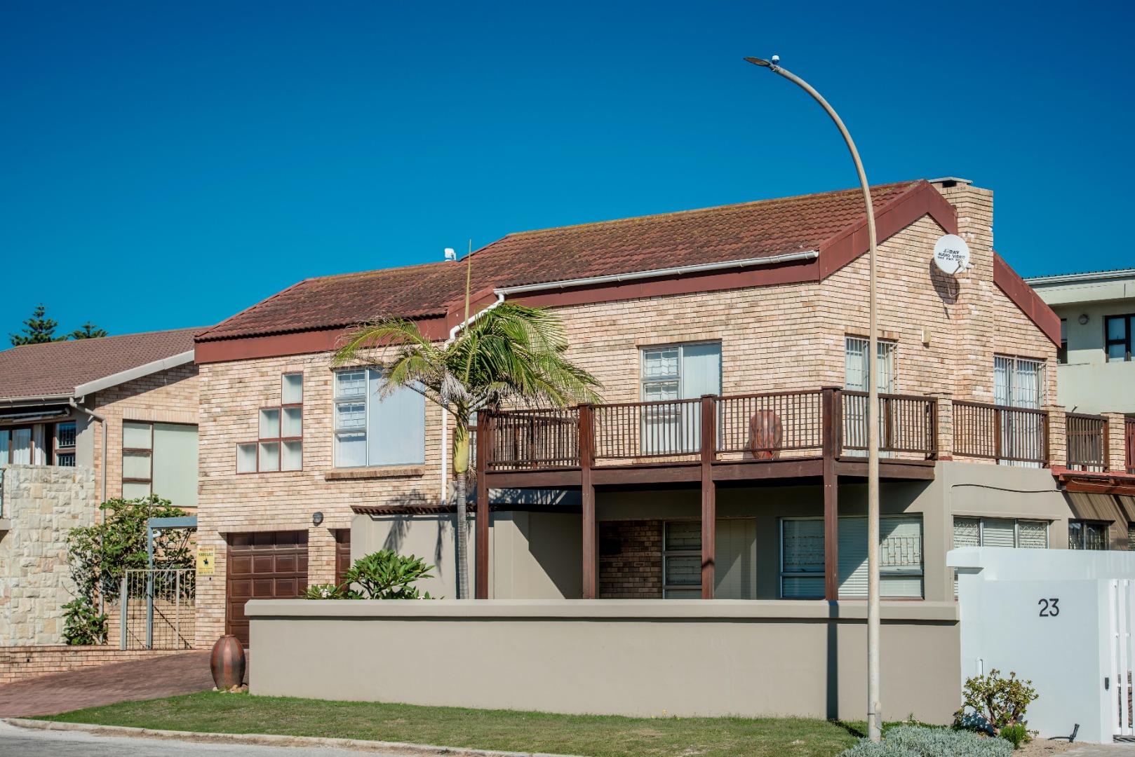 Luxury Beachfront Living 5 Bedroom Home in Jeffreys Bay Central