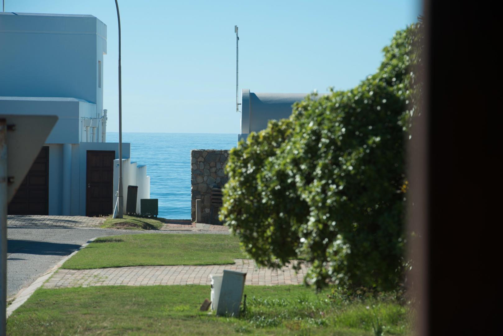 Luxury Beachfront Living 5 Bedroom Home in Jeffreys Bay Central