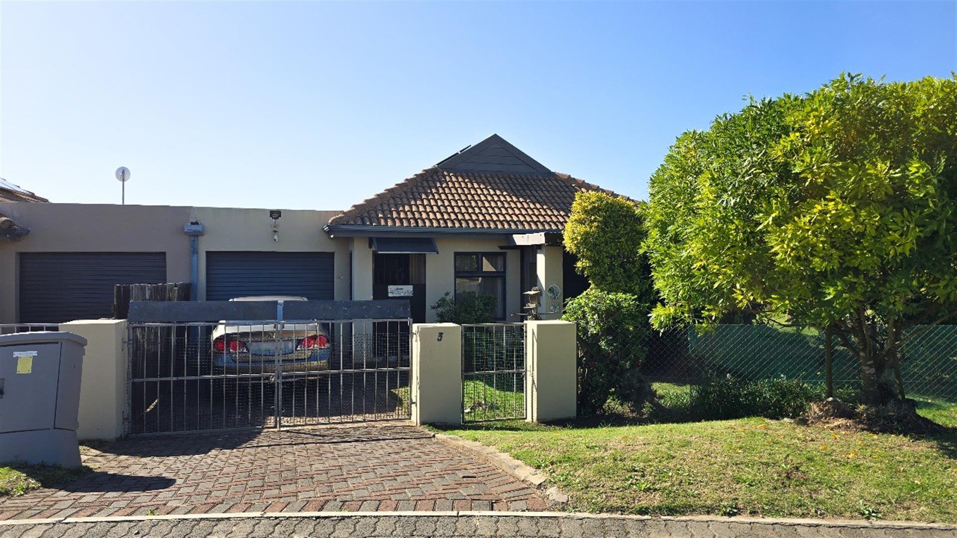 3-Bedroom Townhouse in Umlele Heights, Kidd’s Beach