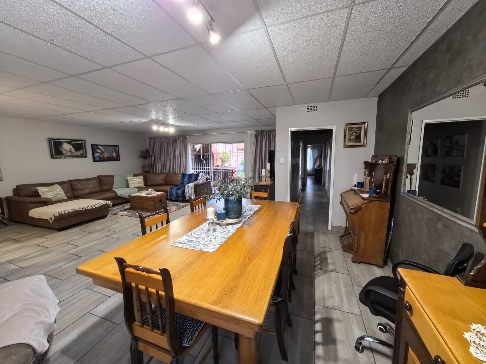 Discover Your Perfect Low-Maintenance Secure Townhouse in Rhodesdene, Kimberley!