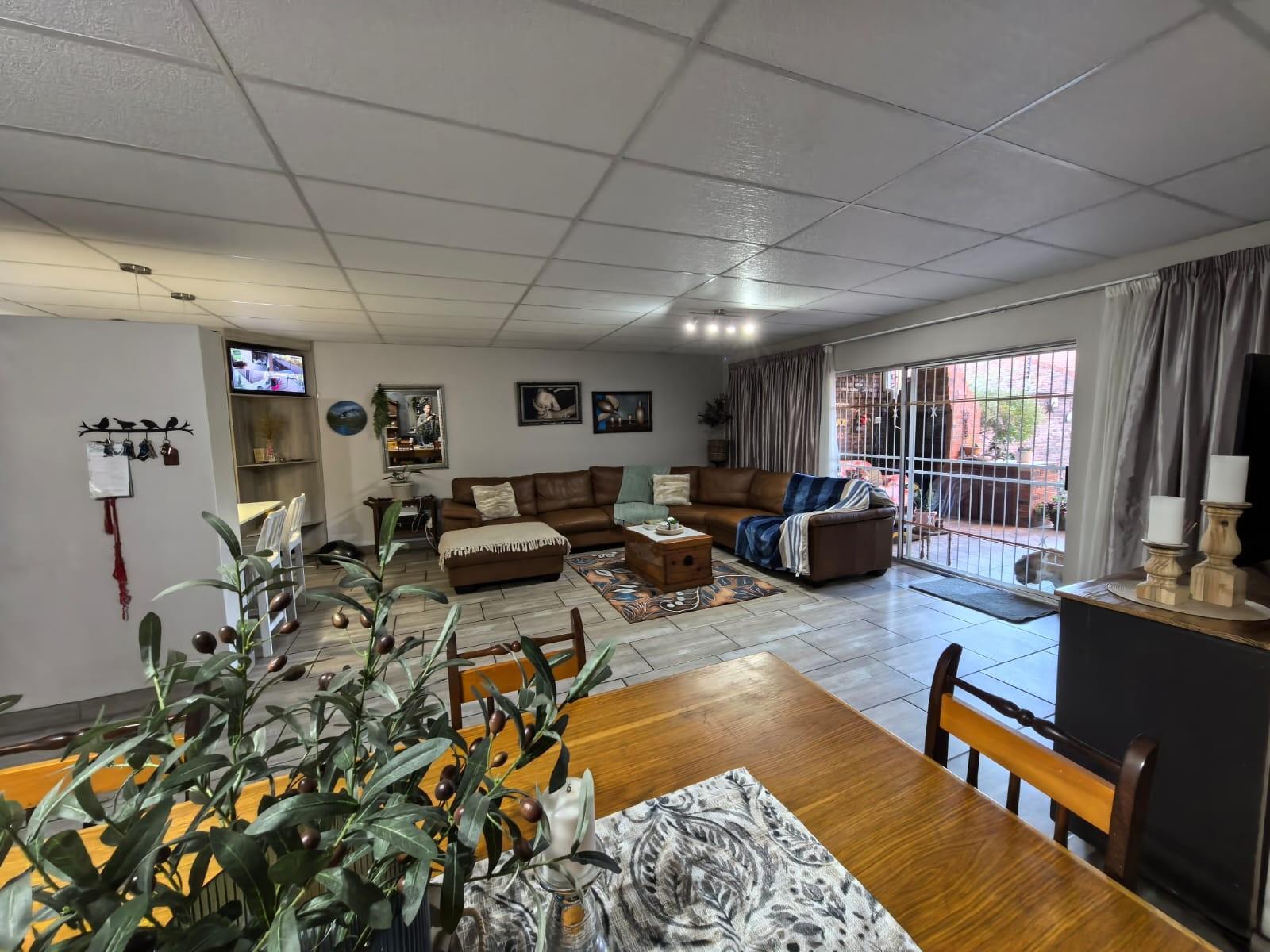 Discover Your Perfect Low-Maintenance Secure Townhouse in Rhodesdene, Kimberley!
