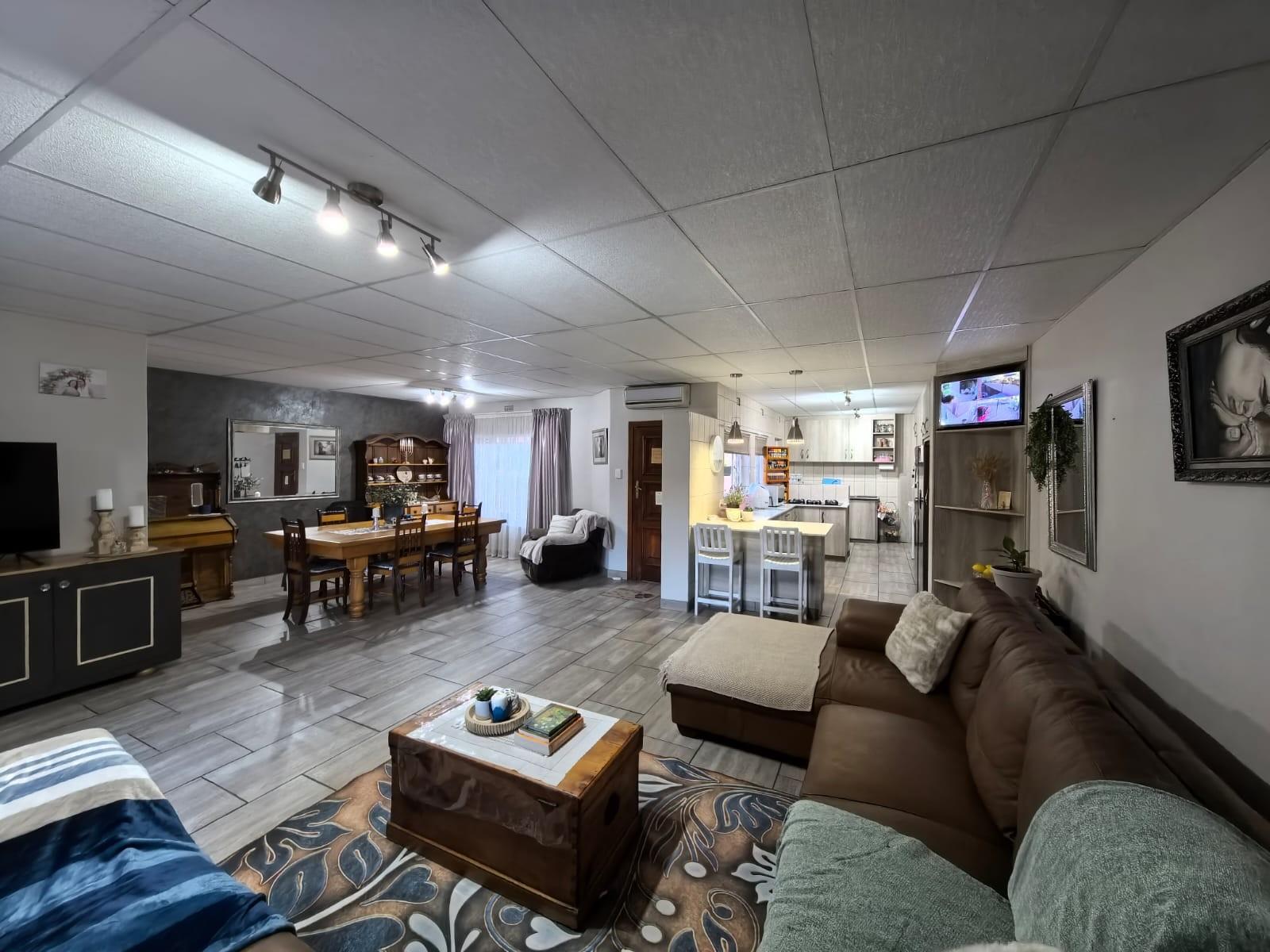 Discover Your Perfect Low-Maintenance Secure Townhouse in Rhodesdene, Kimberley!