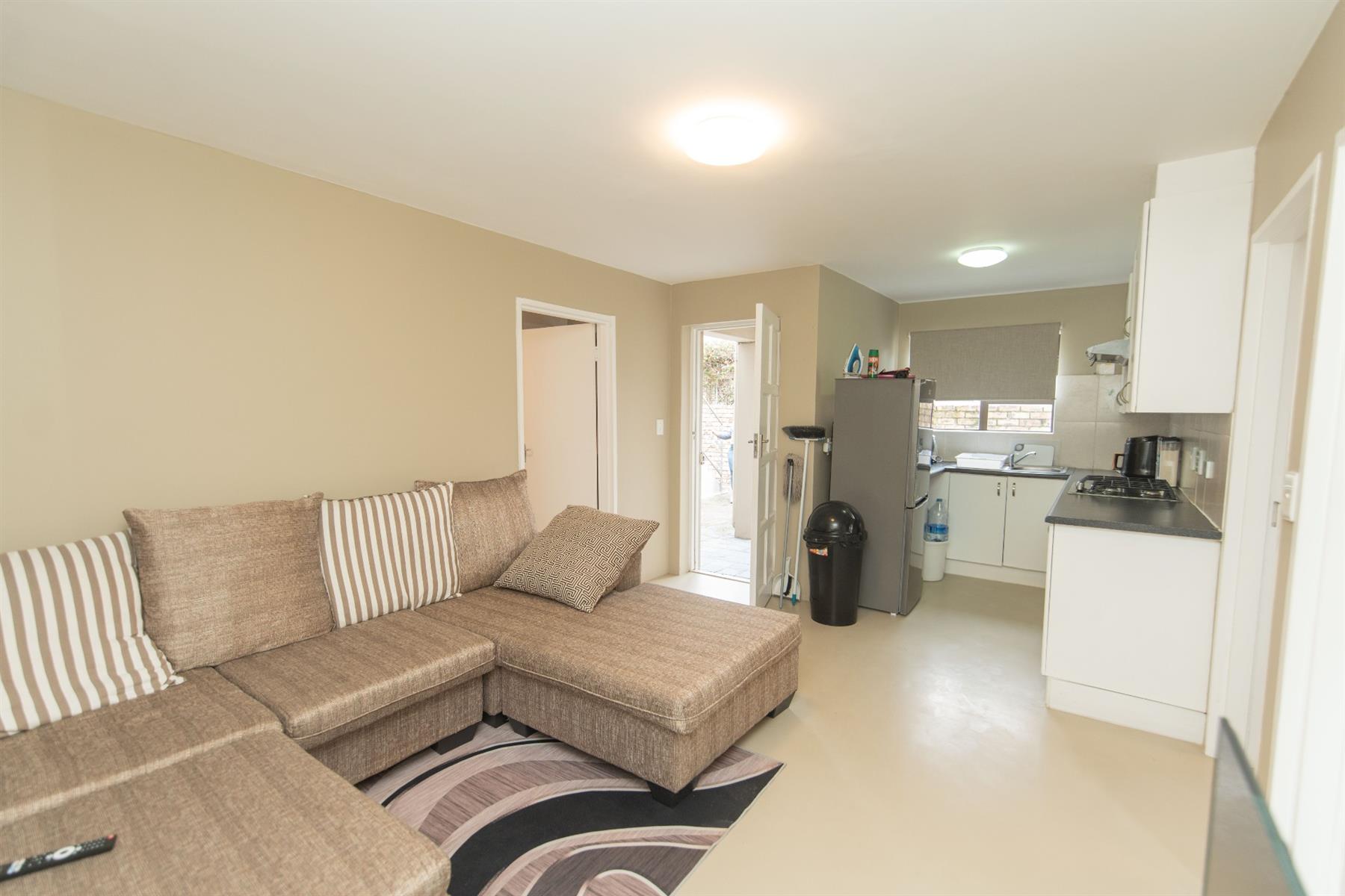 Stylish Lock Up and Go 2 Bedroom Townhouse in Richmond Hill, Port Elizabeth