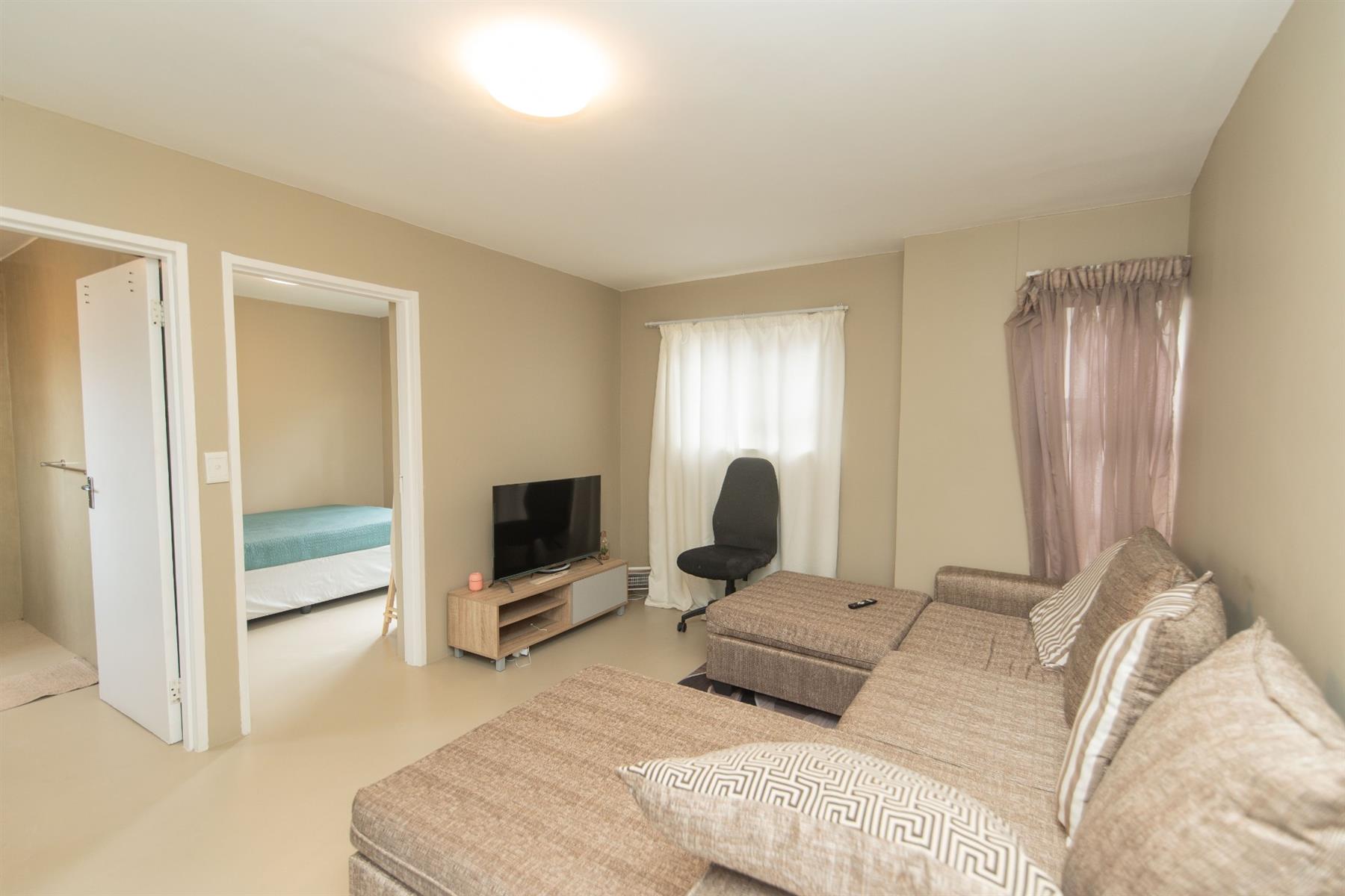 Stylish Lock Up and Go 2 Bedroom Townhouse in Richmond Hill, Port Elizabeth