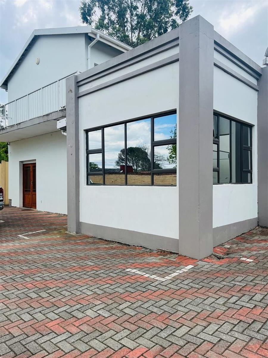 Lodge for sale in Butterworth, 1200 m²