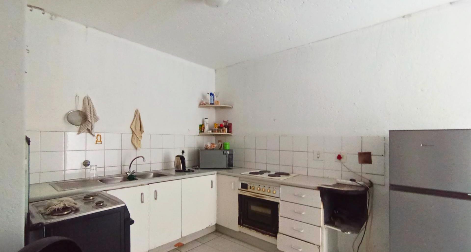 Apartment For Sale in Rosettenville, Johannesburg