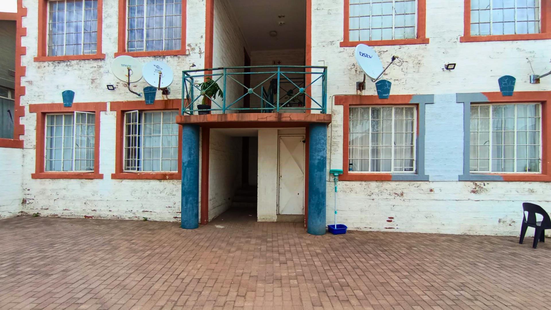 Apartment For Sale in Rosettenville, Johannesburg