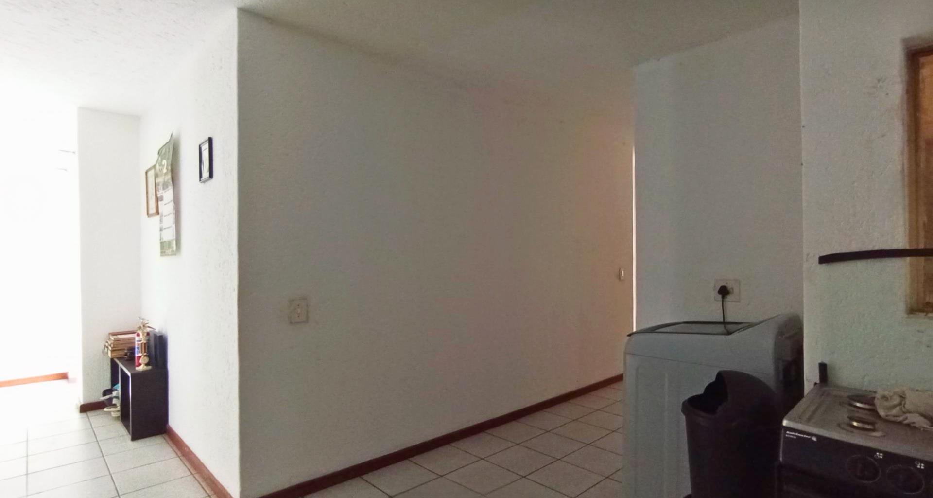 Apartment For Sale in Rosettenville, Johannesburg