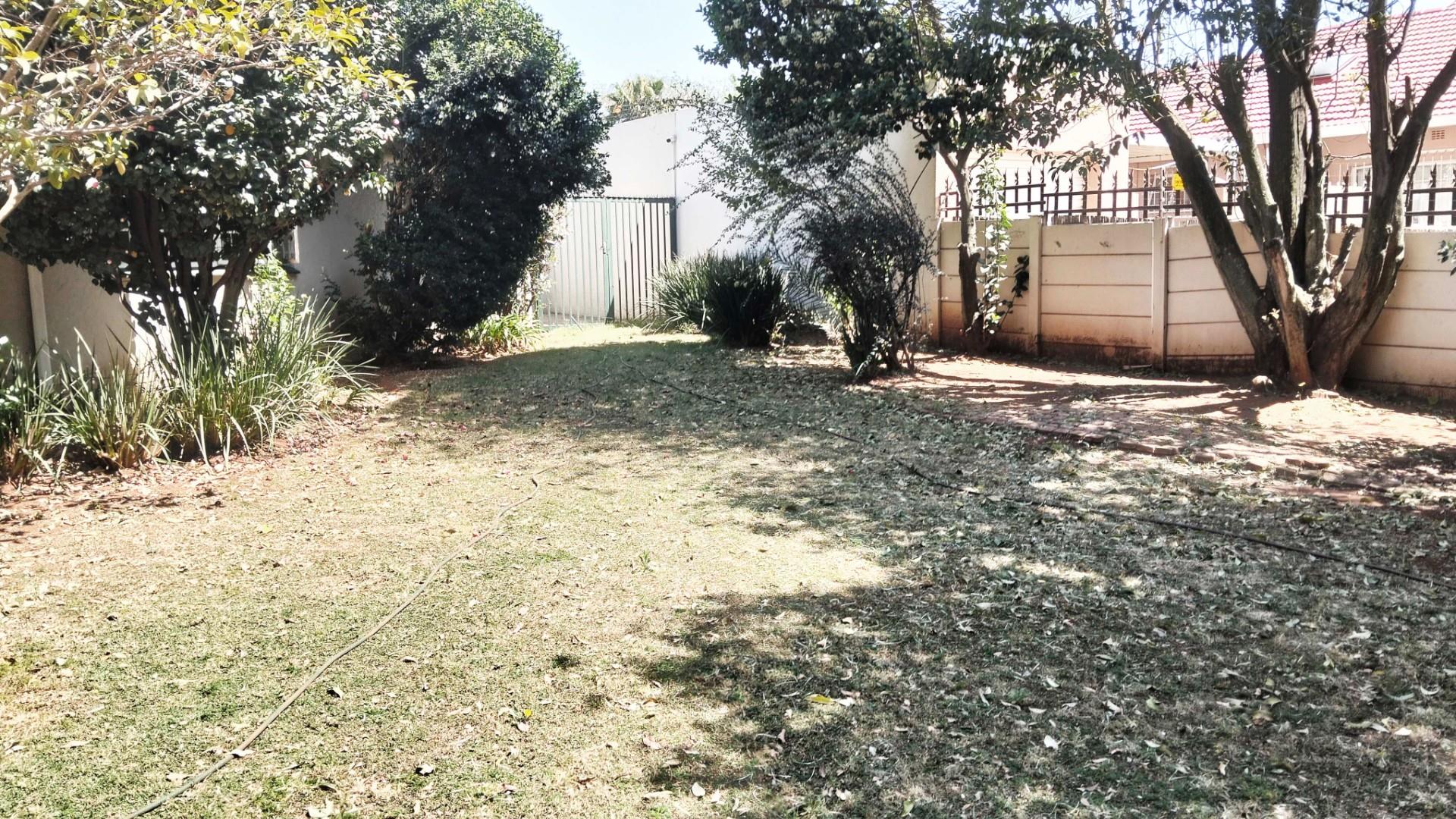 5 Beds 3 Baths Pool 991sqm 1 Bed Cottage Servants Quarters