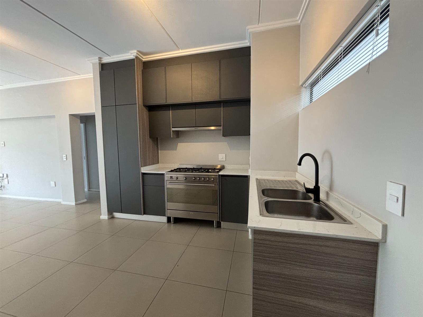 Modern Garden Apartment in The Bailey, Bryanston