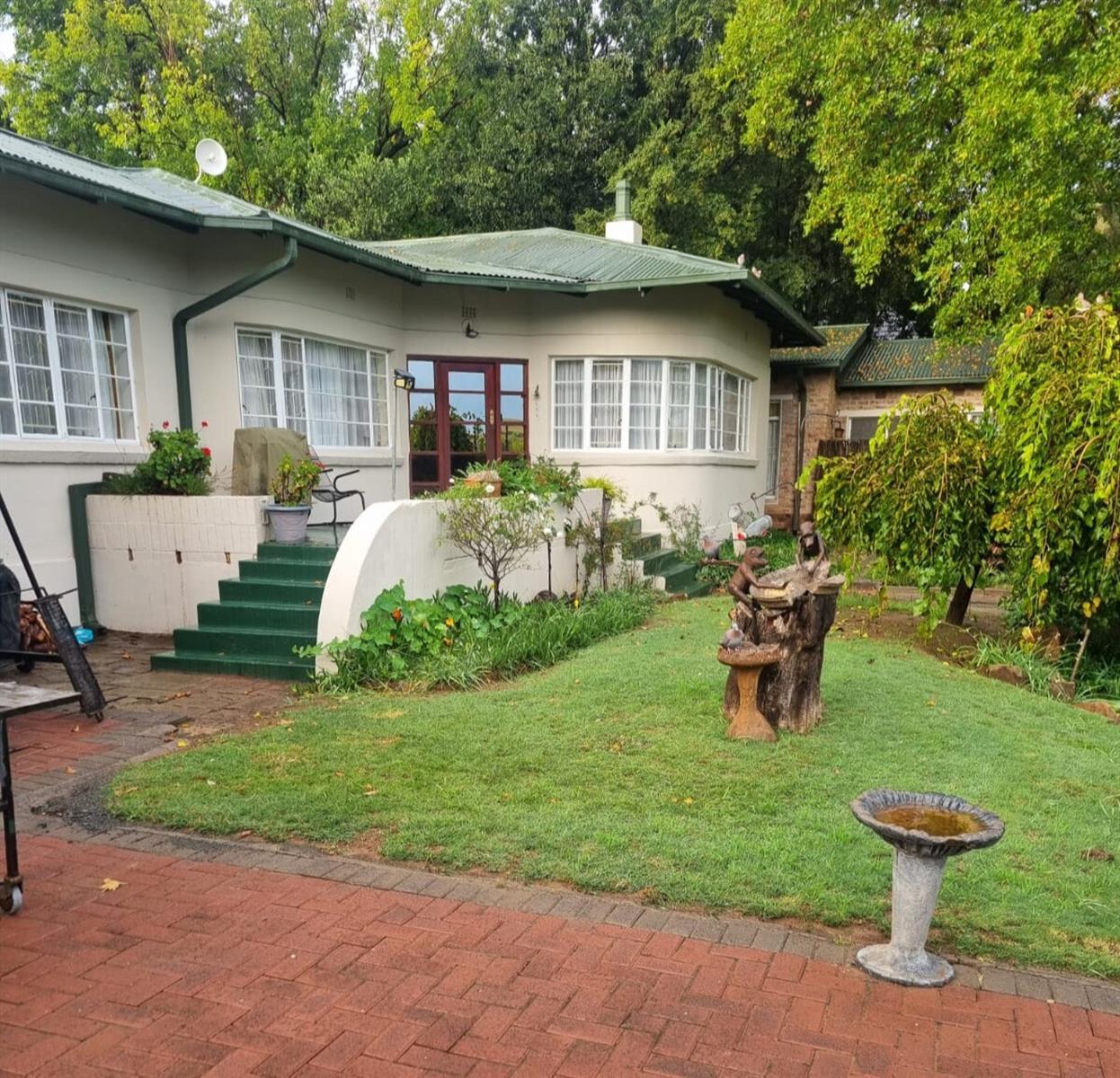 Spacious Family Home with Flatlet in Quiet Part of Aliwal North