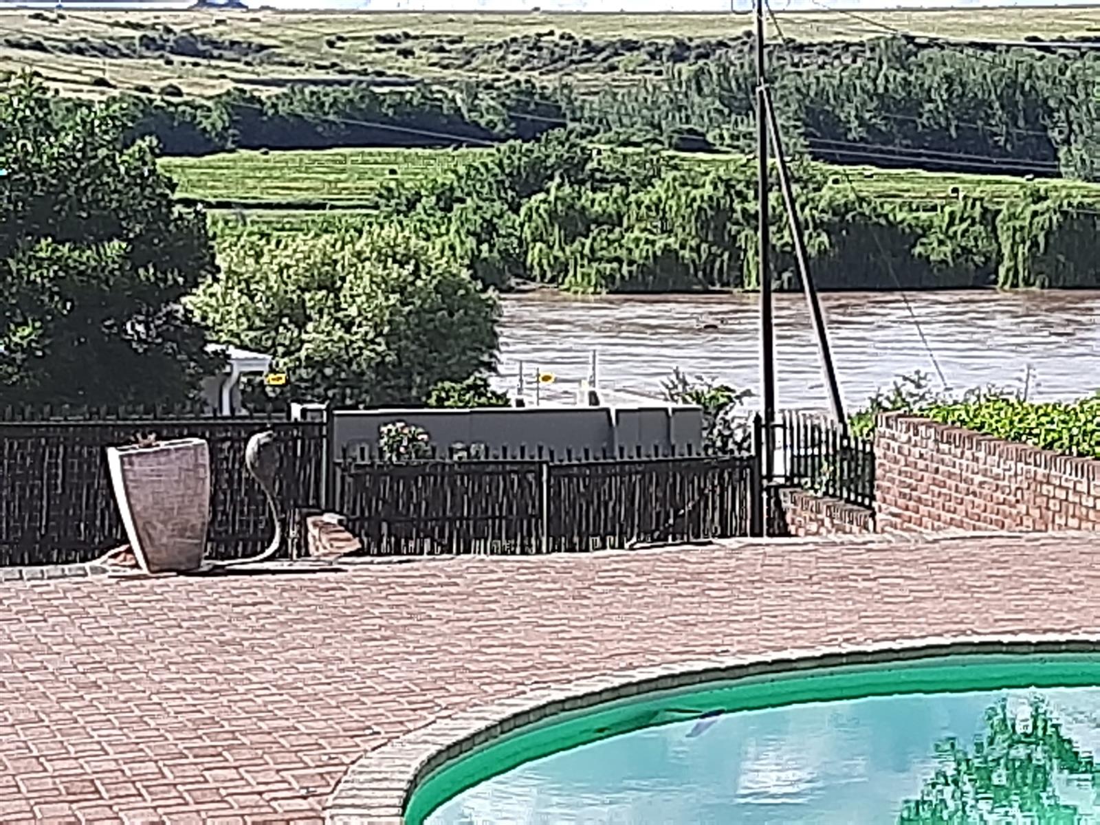 Spacious Family Home with Flatlet in Quiet Part of Aliwal North