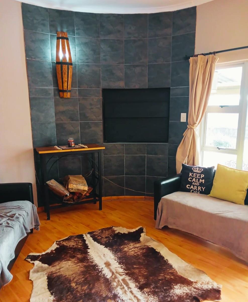 Spacious Family Home with Flatlet in Quiet Part of Aliwal North