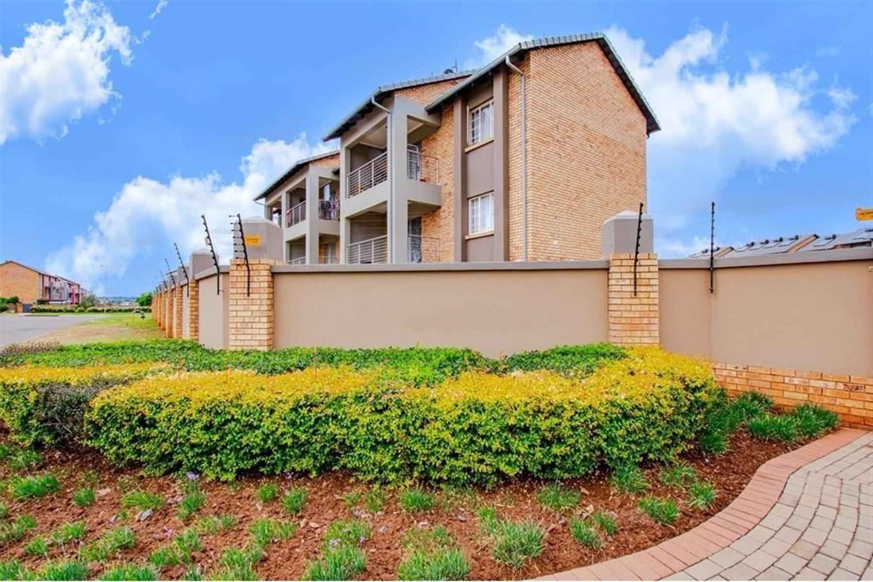 Modern Stylish Secure Apartment - Solar geyser - High speed internet