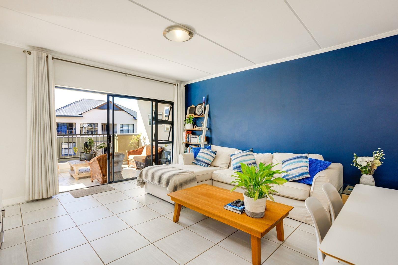 Apartment For Sale in Waterfall Heights, Waterfall, Midrand