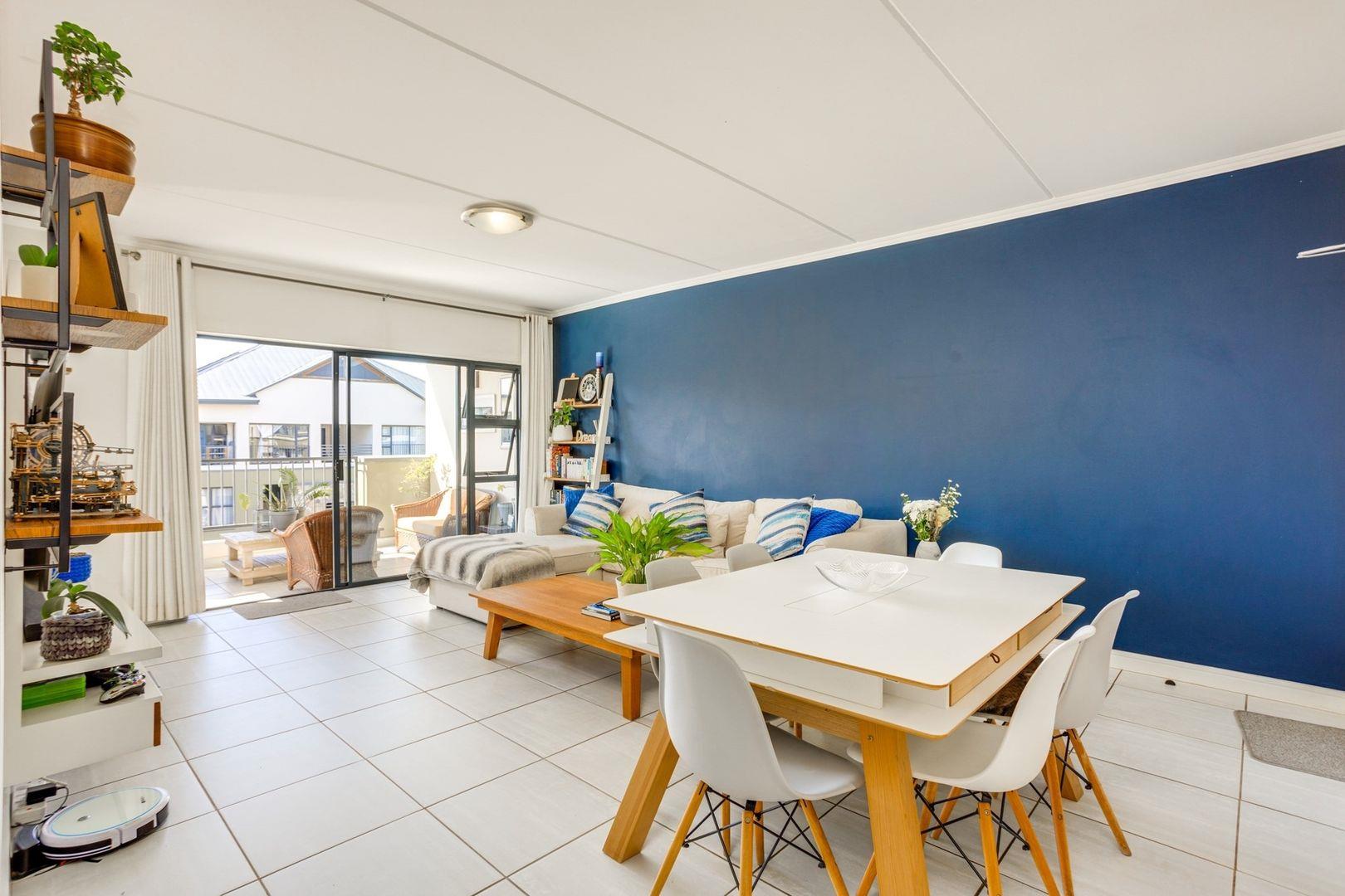 Apartment For Sale in Waterfall Heights, Waterfall, Midrand