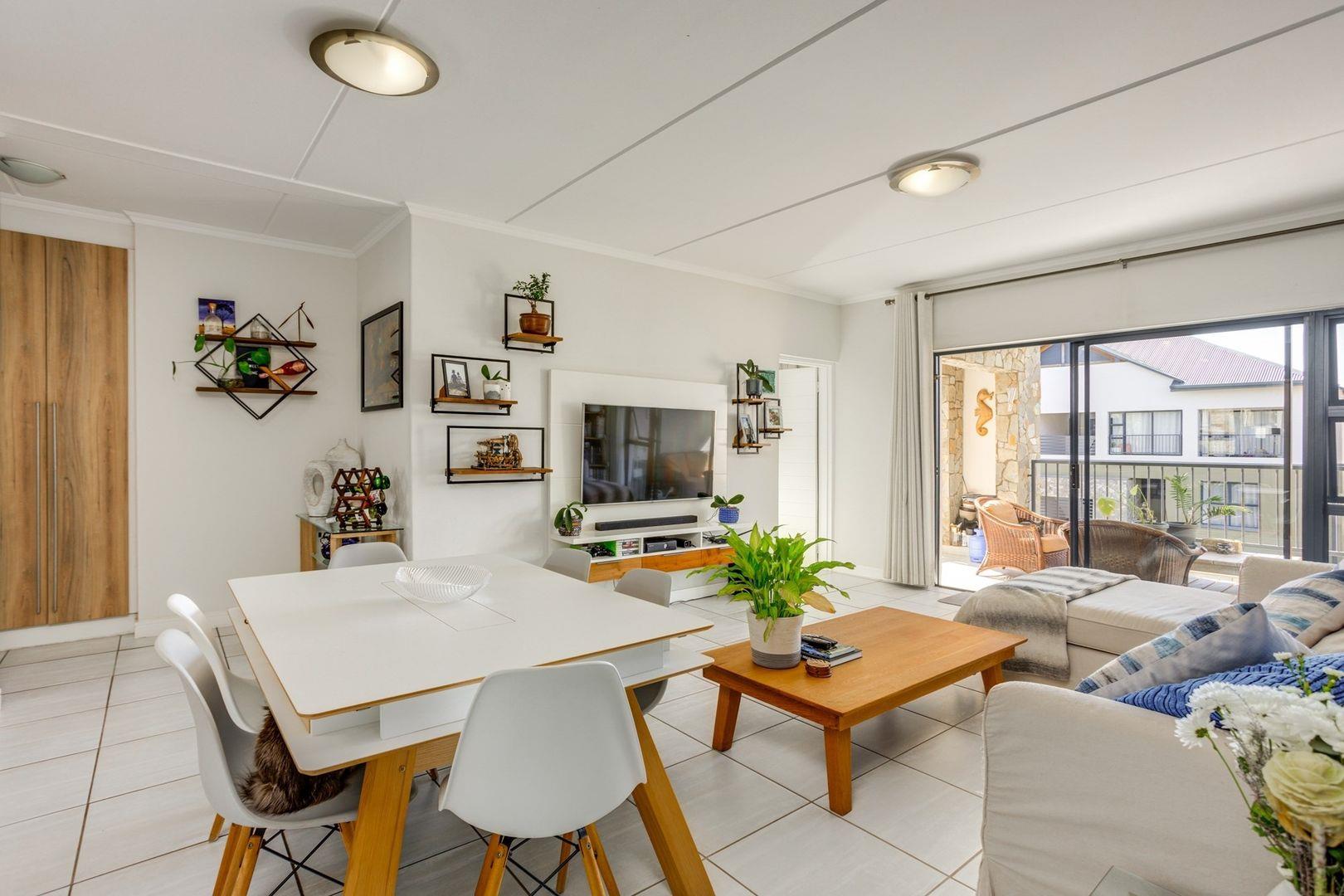 Apartment For Sale in Waterfall Heights, Waterfall, Midrand