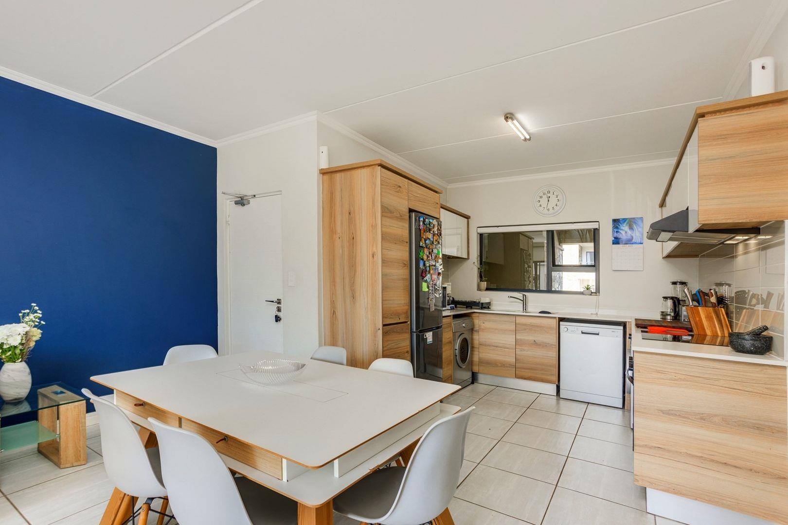 Apartment For Sale in Waterfall Heights, Waterfall, Midrand