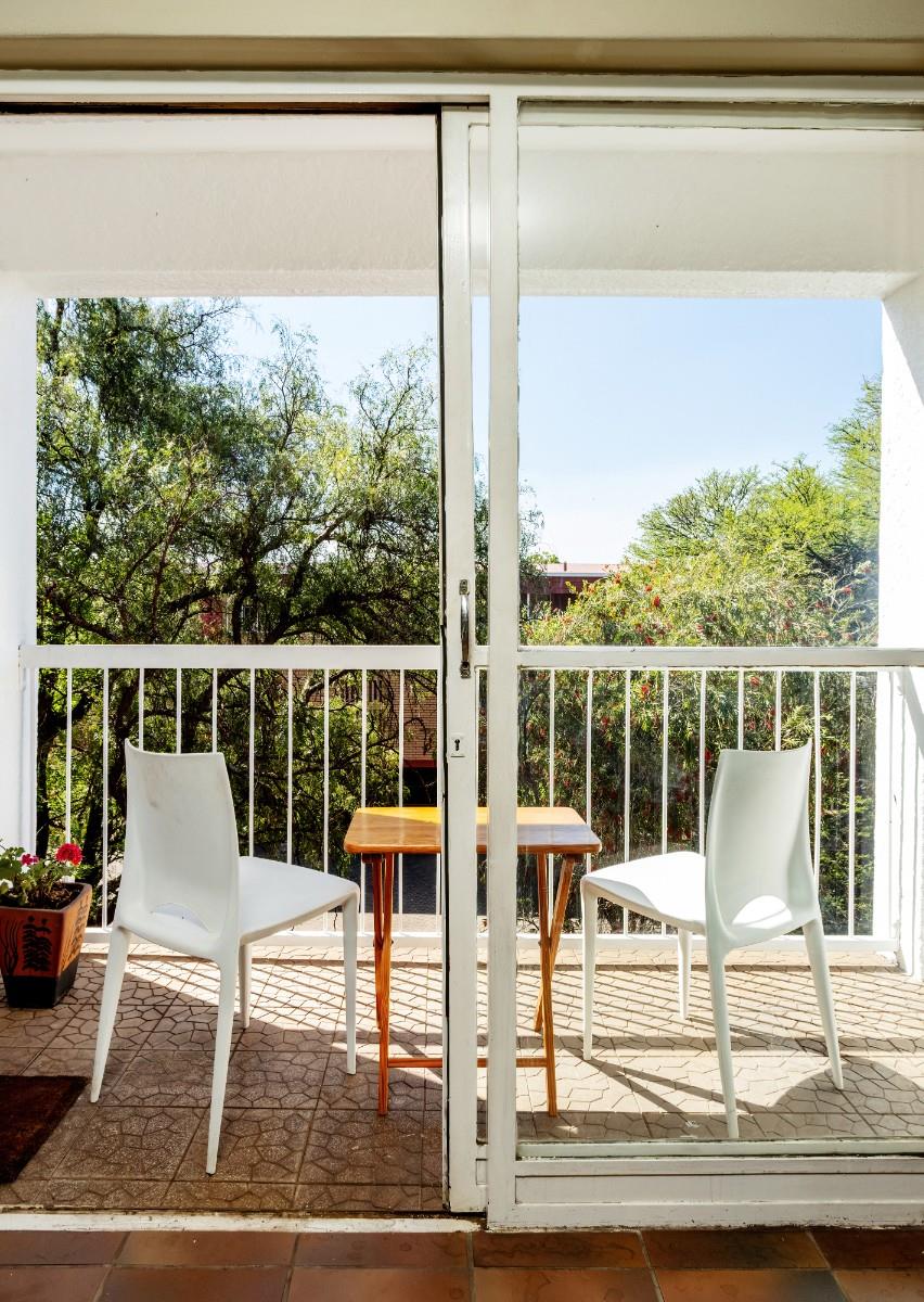 Top-Floor Apartment with Space, Sunlight and Smart Living. Great Location and Great Investment!!