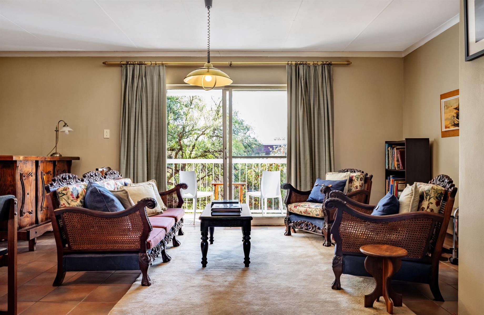 Top-Floor Apartment with Space, Sunlight and Smart Living. Great Location and Great Investment!!