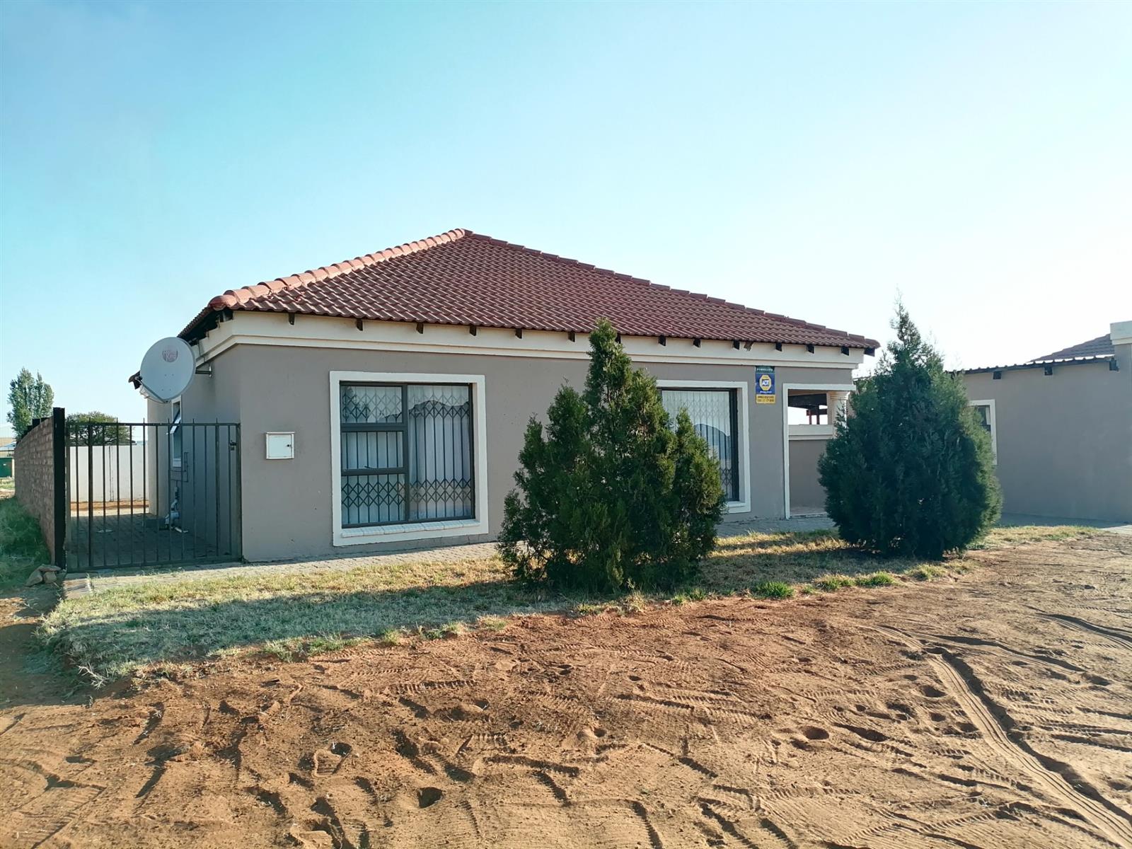 Complex For Sale in Kimdustria, Kimberley