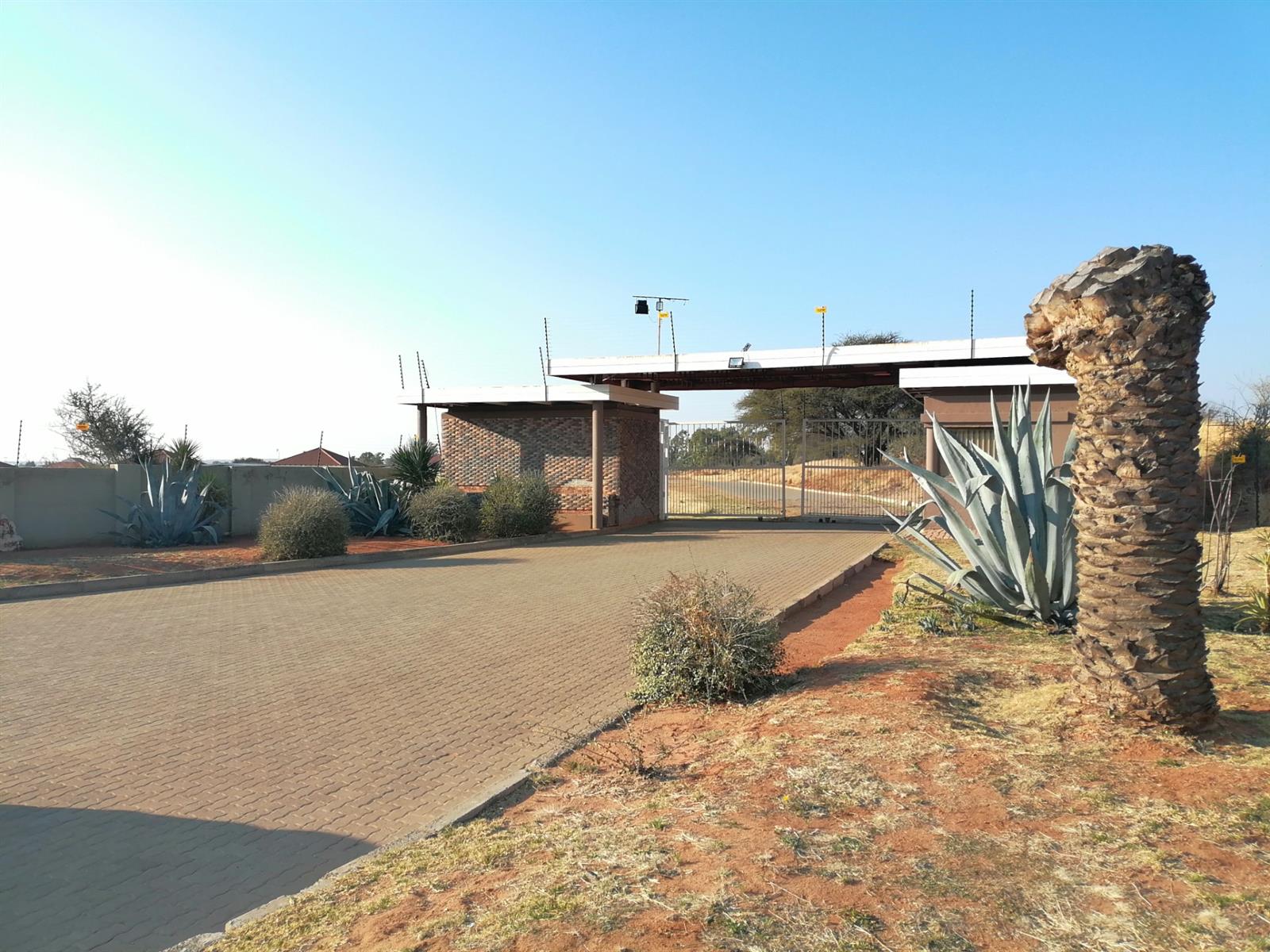 Complex For Sale in Kimdustria, Kimberley