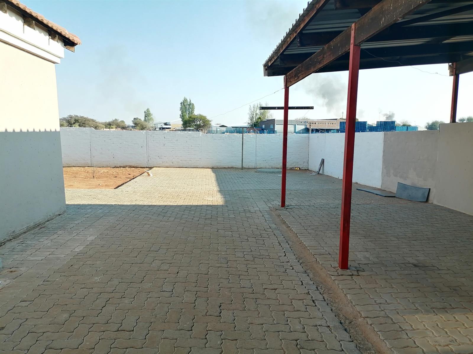 Complex For Sale in Kimdustria, Kimberley