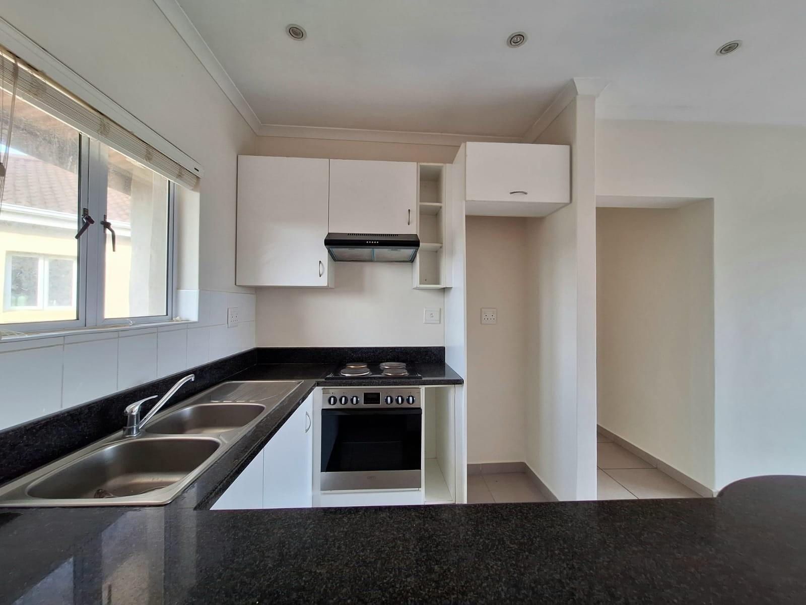 Top-Floor Apartment with Balcony in Sheffield Manor