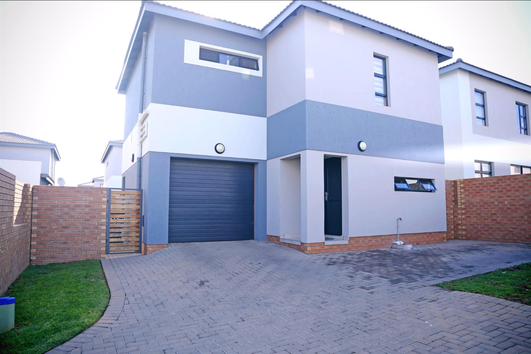 3 Bedroom House For Sale in Thatchfield Ridge, Thatchfield Estate, Centurion