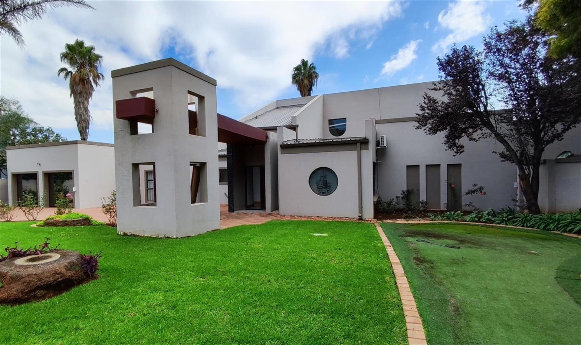 Complex For Sale in Sonneveld, Brakpan
