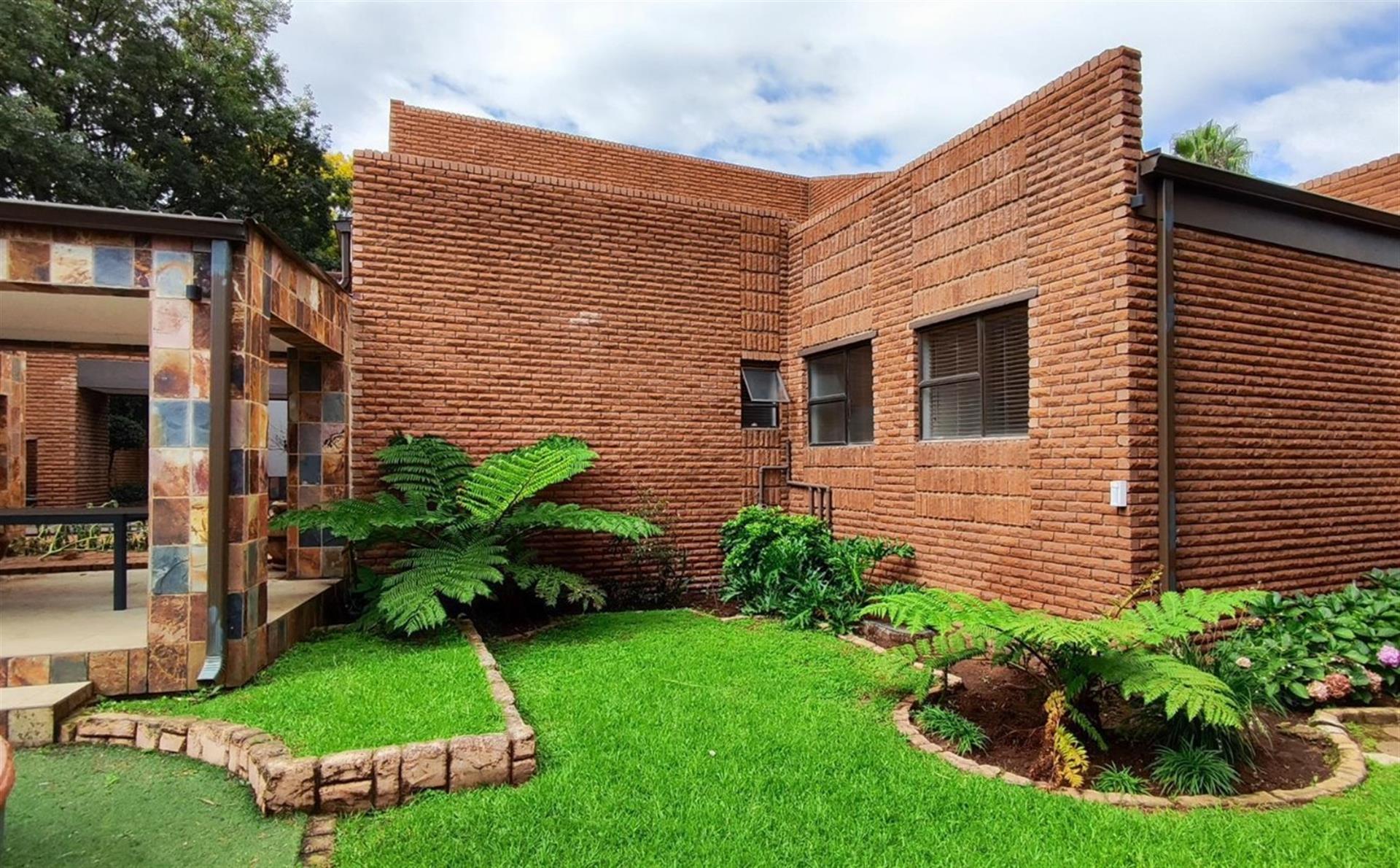 Complex For Sale in Sonneveld, Brakpan