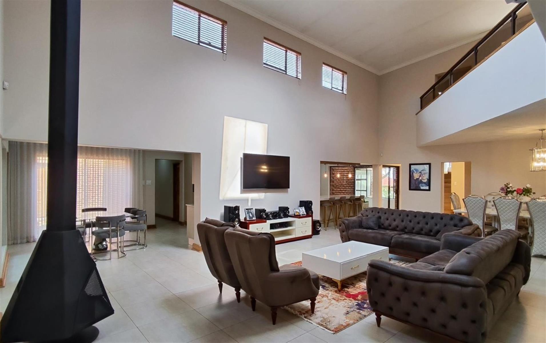 Complex For Sale in Sonneveld, Brakpan