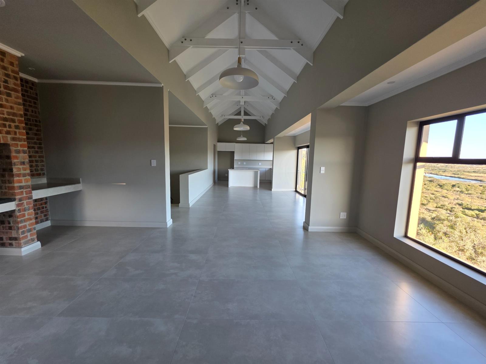 Modern 4 Bedroom House For Sale in Karookraal